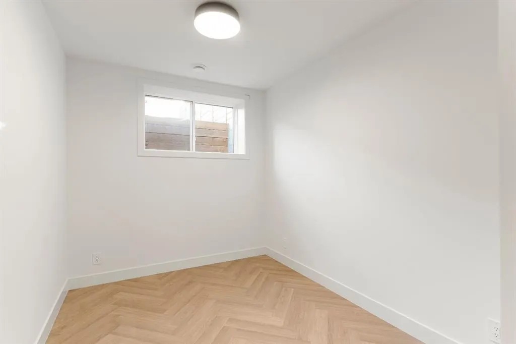 2216 35 Street SW