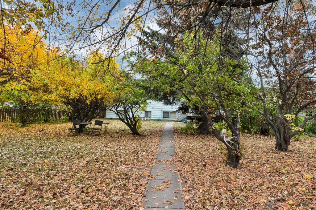 5724 57 Street Close