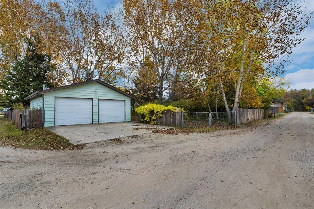 5724 57 Street Close