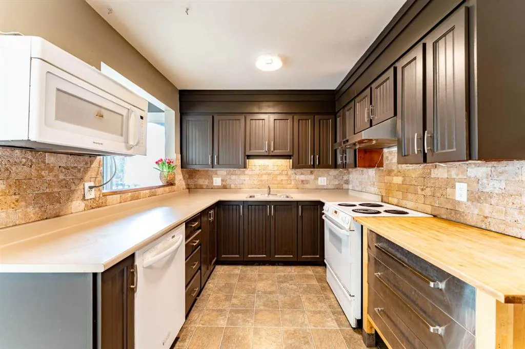 2018 Cottonwood Crescent SE
