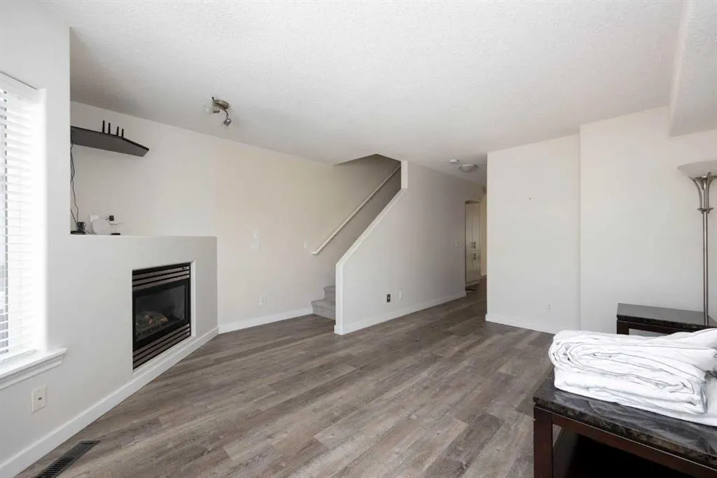 123 Arabian Drive #204