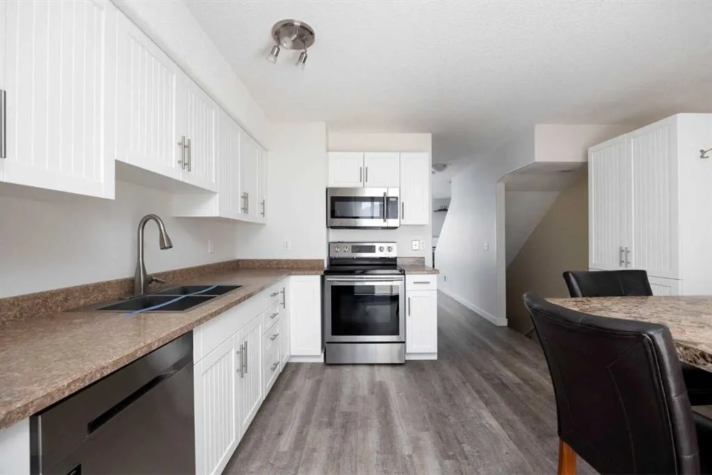 123 Arabian Drive #204