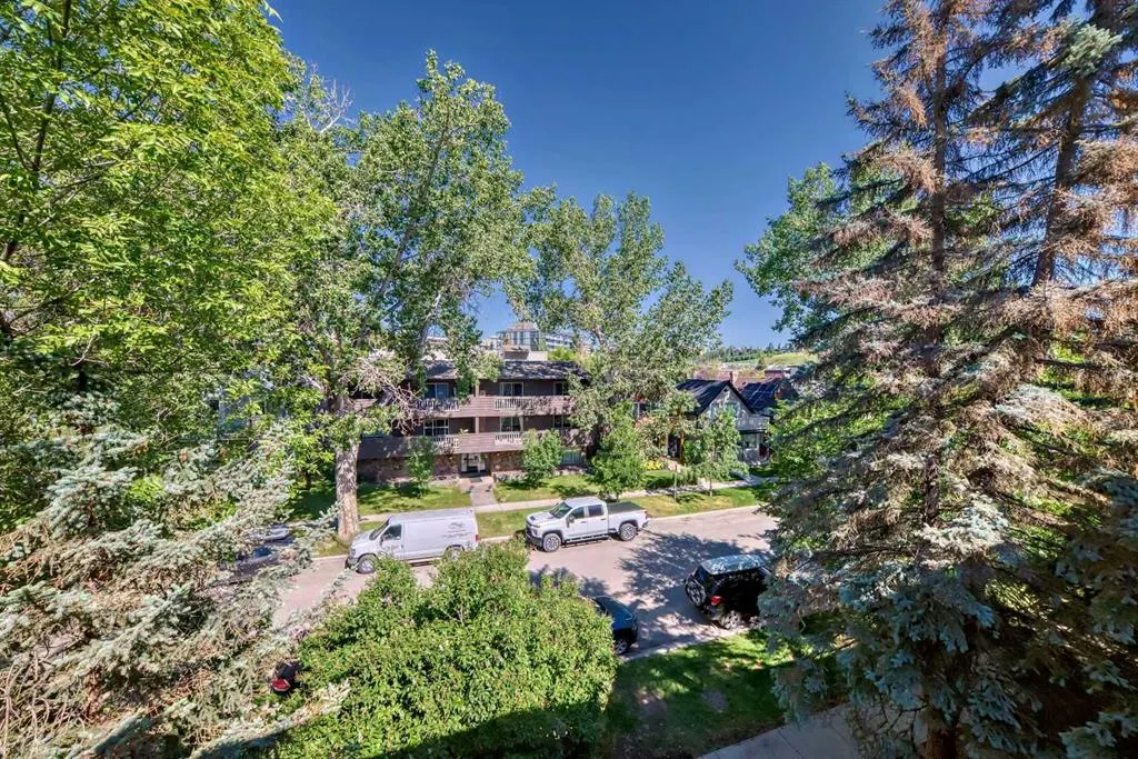 1027 1 Avenue NW #401