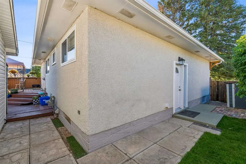 5635 Travis Crescent NE