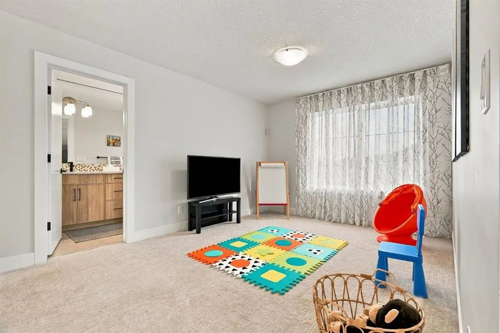 24 Yorkville Terrace SW