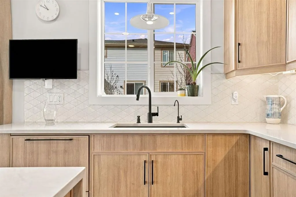 24 Yorkville Terrace SW