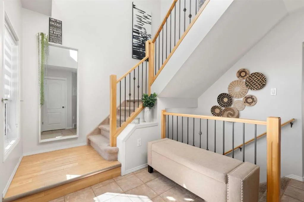 54 Vista Close SE