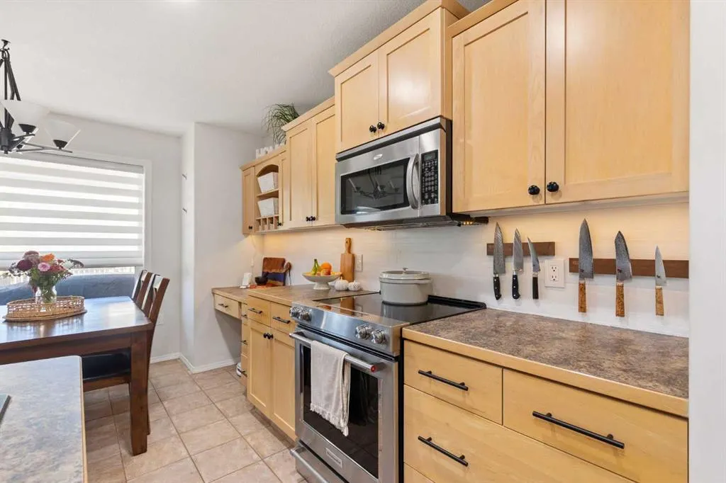 54 Vista Close SE