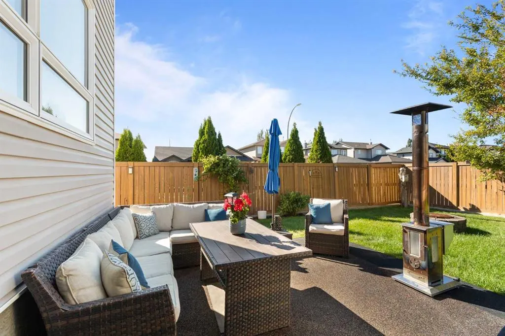 54 Vista Close SE