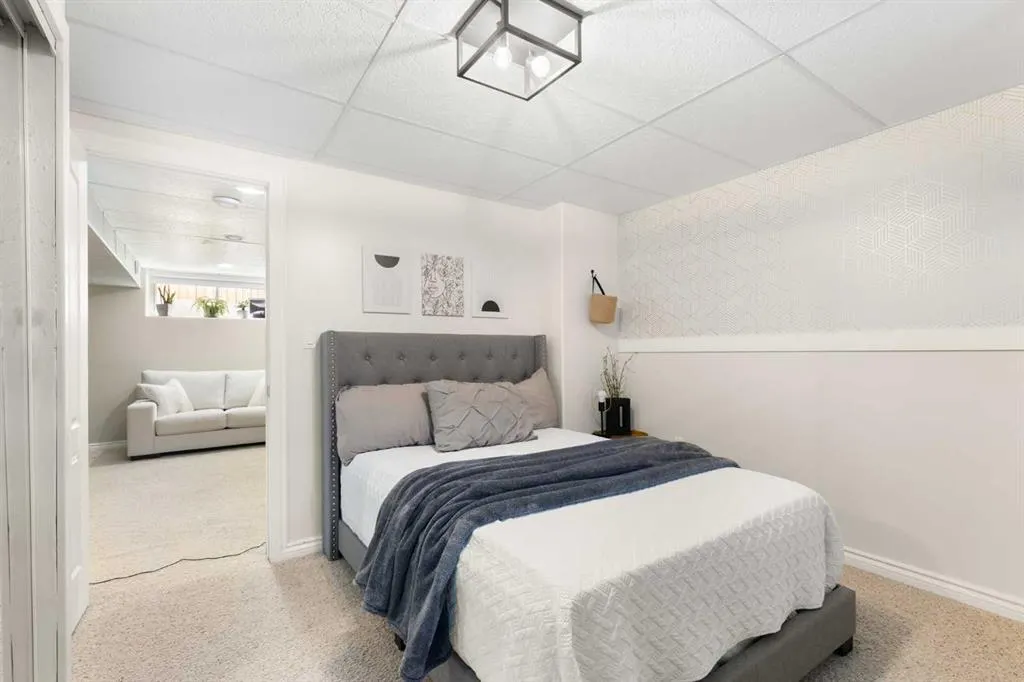 54 Vista Close SE