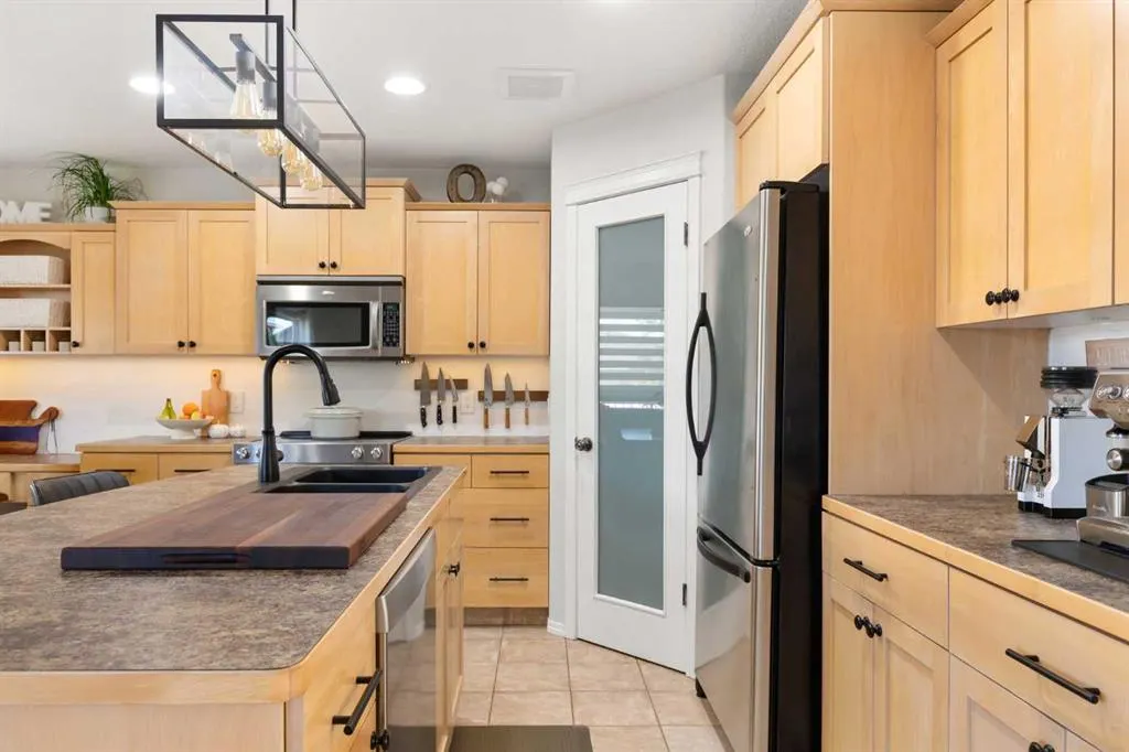54 Vista Close SE