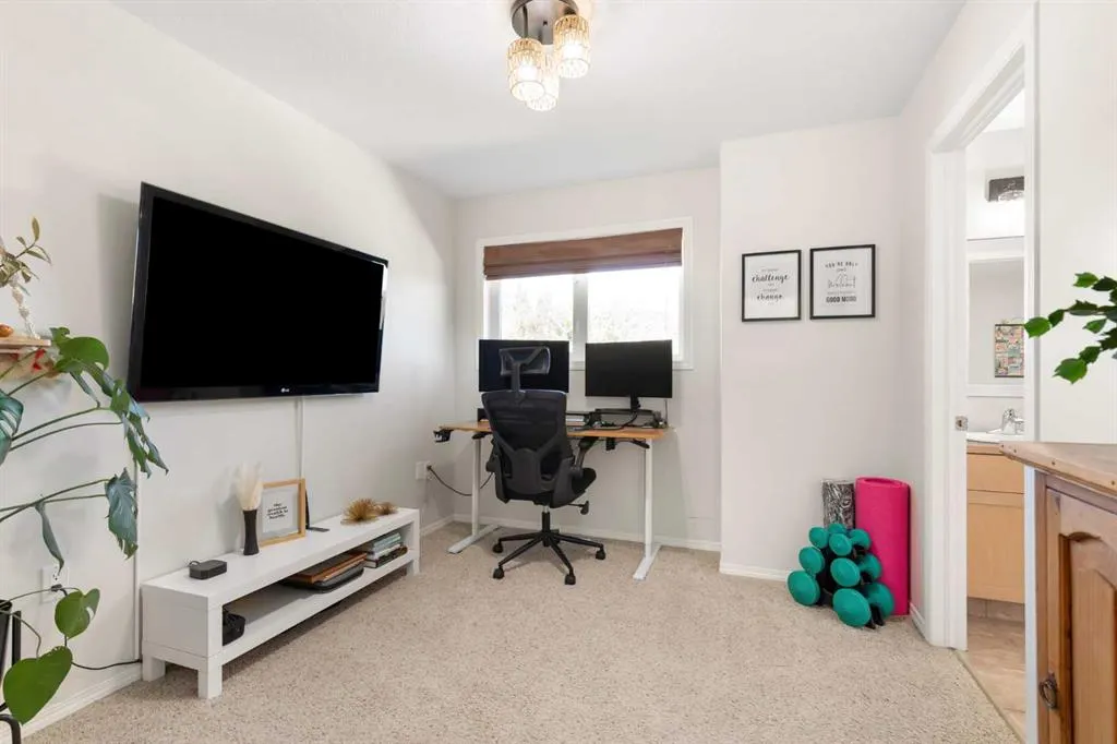 54 Vista Close SE