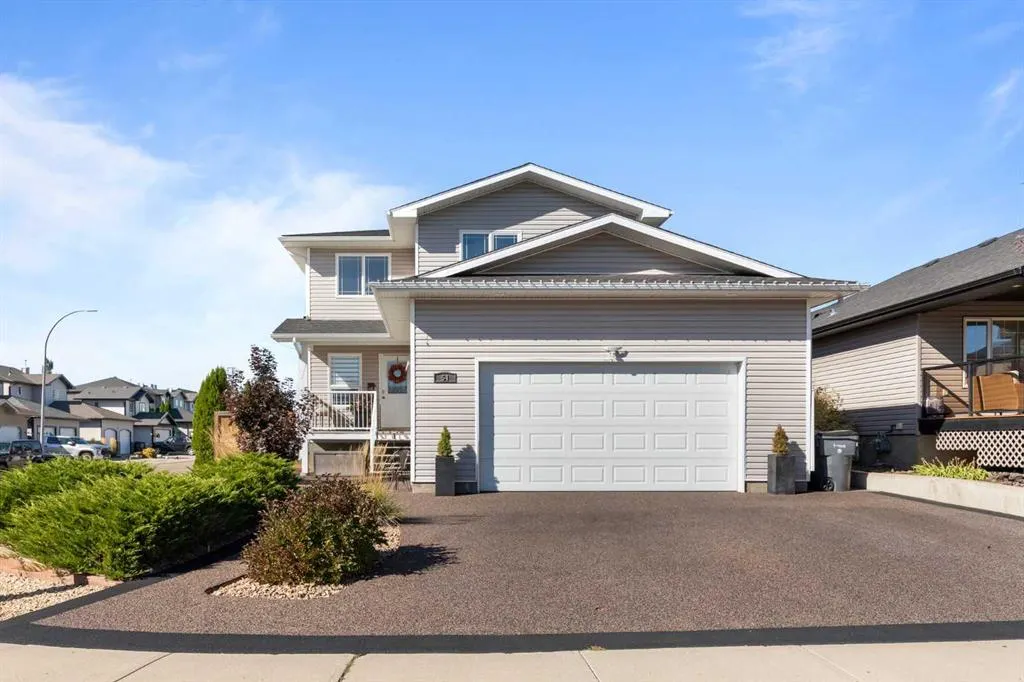 54 Vista Close SE