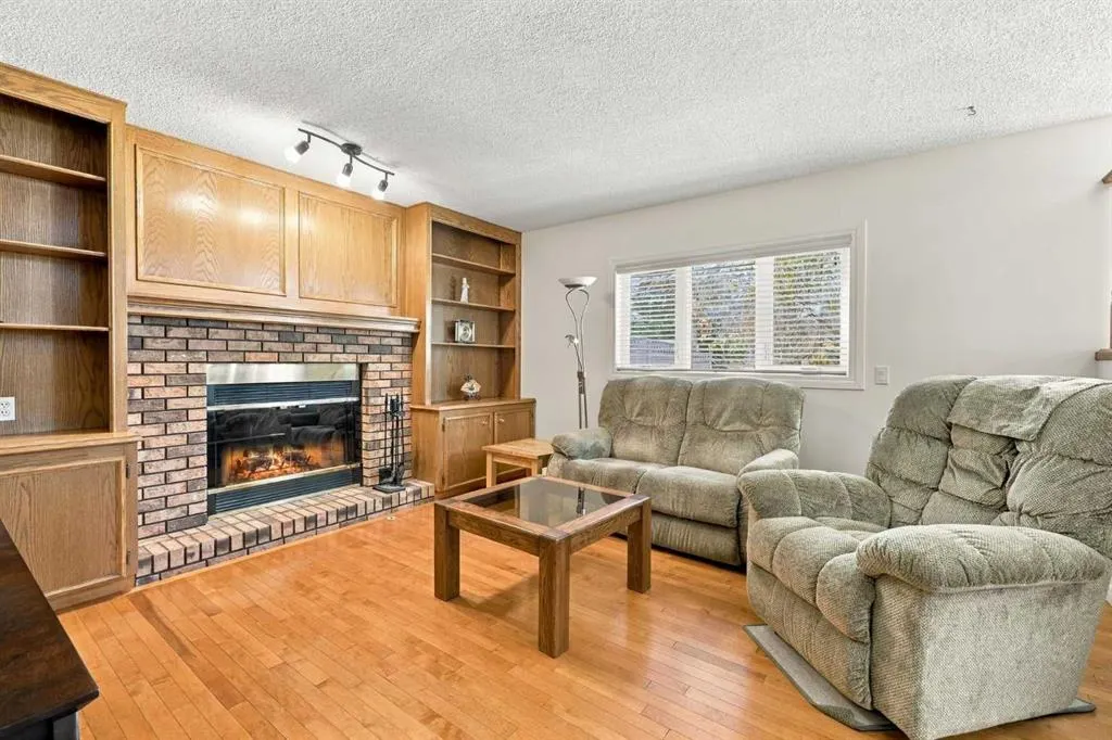 95 Macewan Ridge Close NW