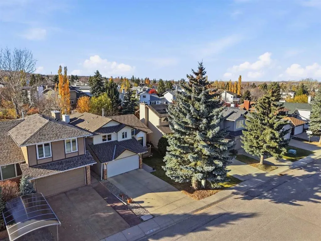 95 Macewan Ridge Close NW