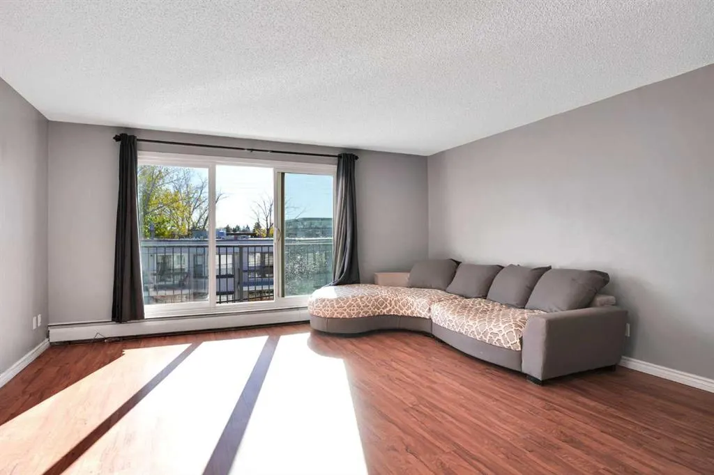 635 56 Avenue SW #403