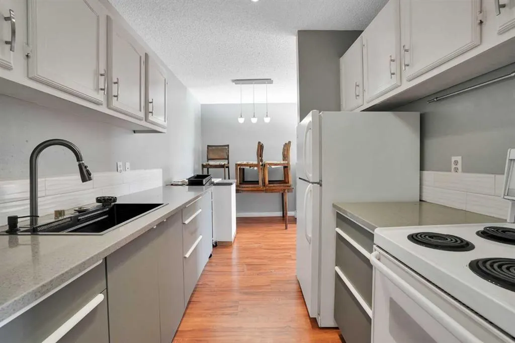 635 56 Avenue SW #403