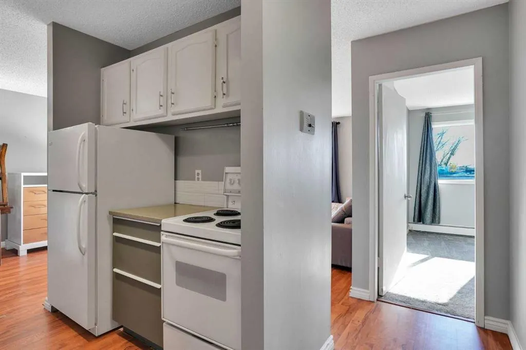 635 56 Avenue SW #403