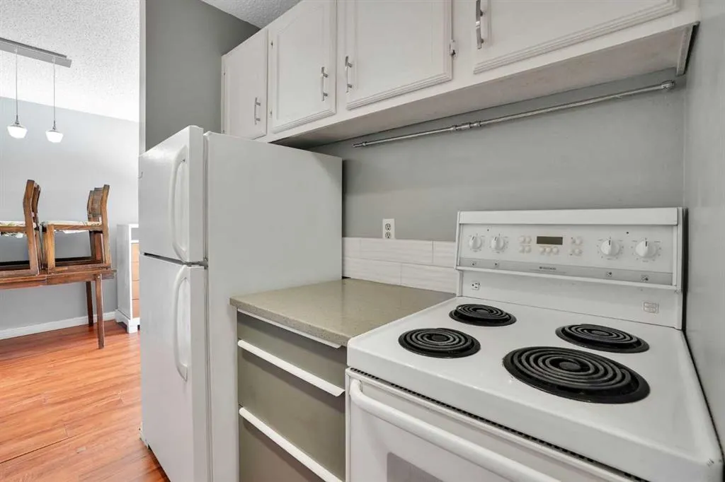635 56 Avenue SW #403
