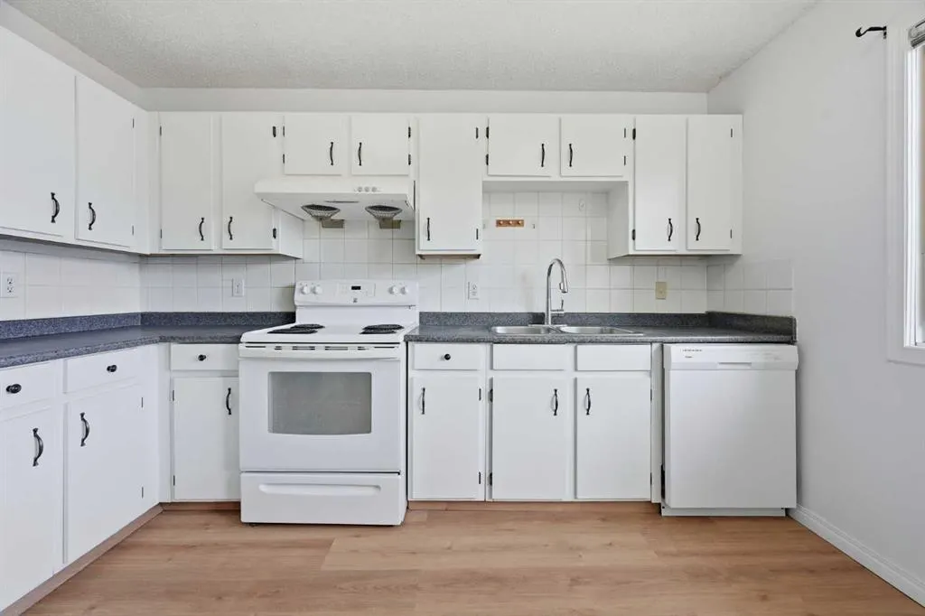 70 Edgeburn Crescent NW
