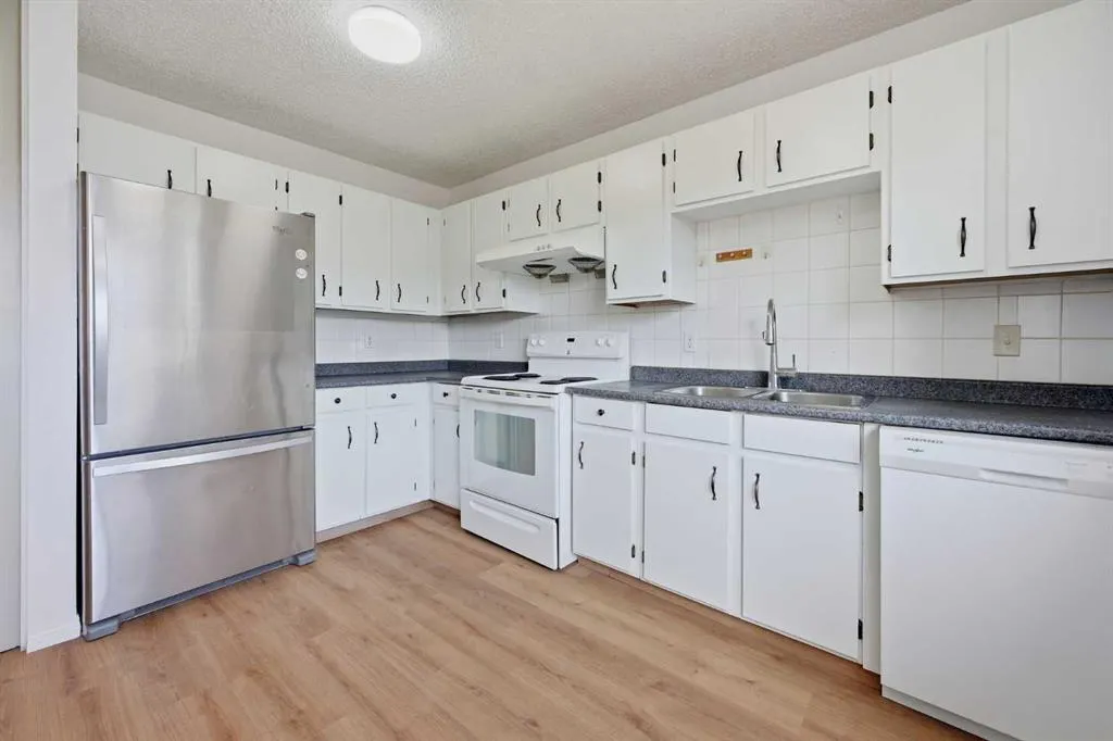 70 Edgeburn Crescent NW