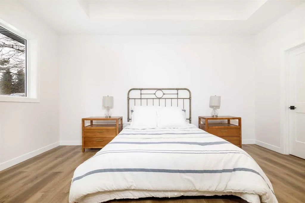 5463 55 Avenue #4