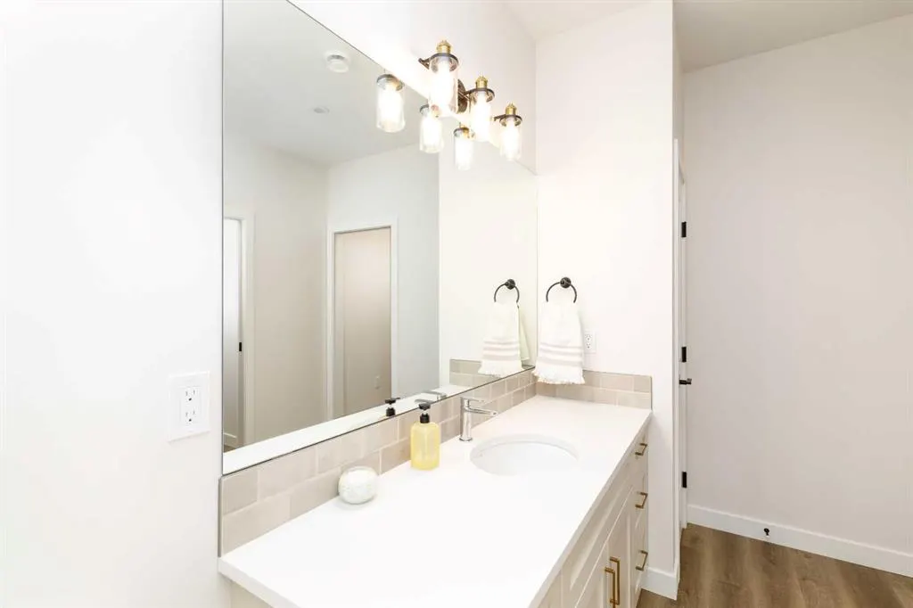 5463 55 Avenue #2