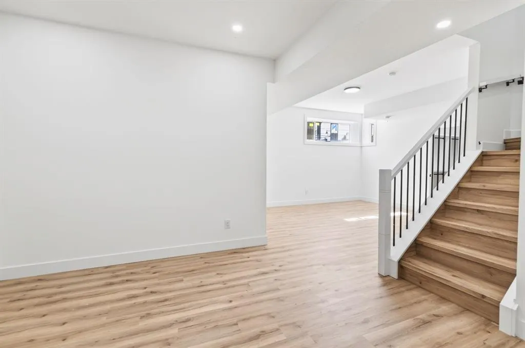 33 Thatcher Avenue