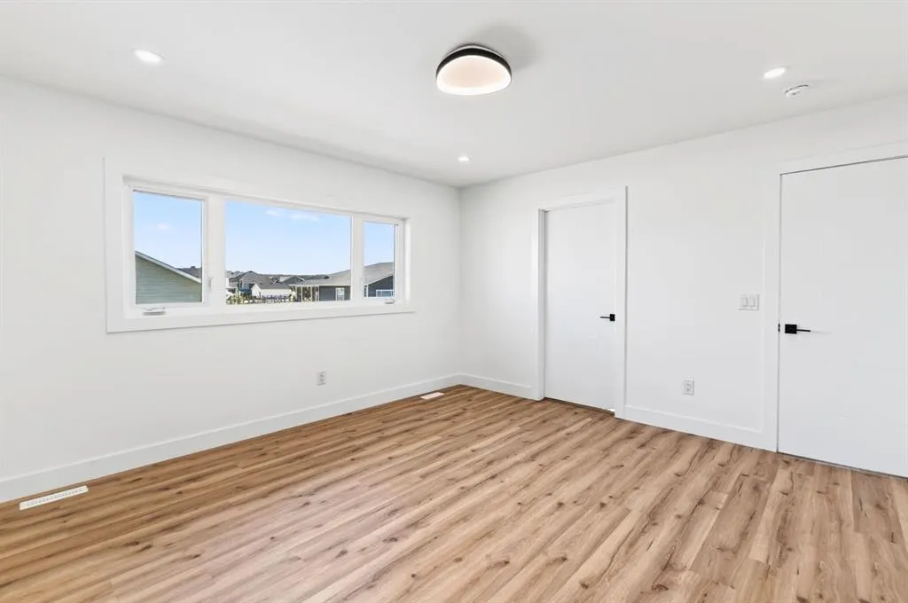 33 Thatcher Avenue