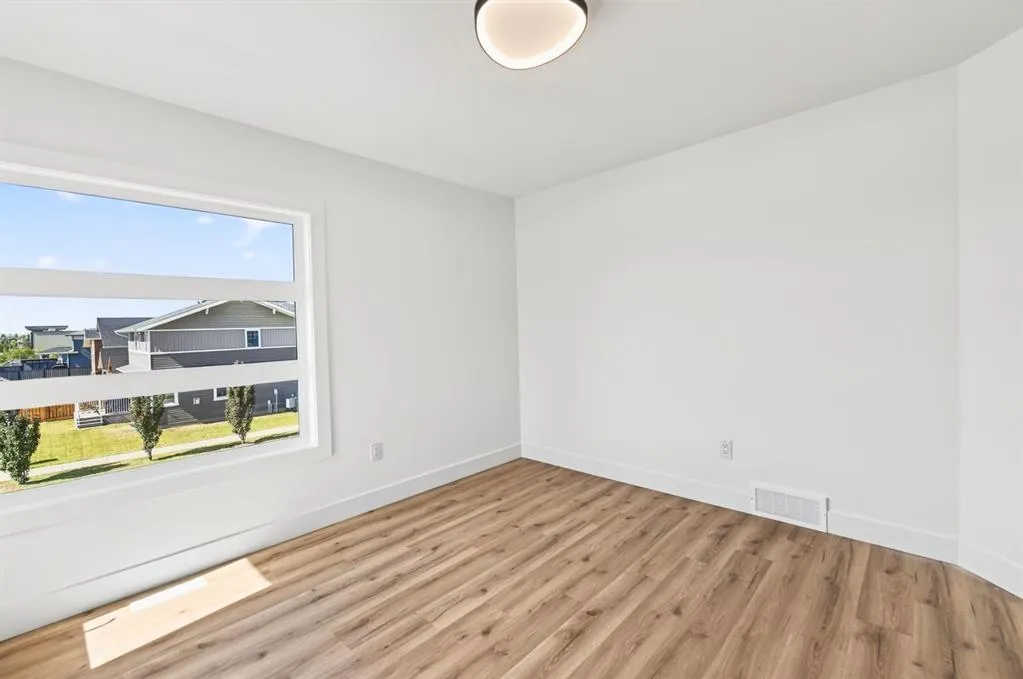 33 Thatcher Avenue