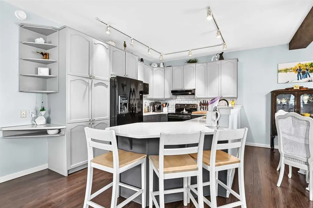 32 Meadowpark Place