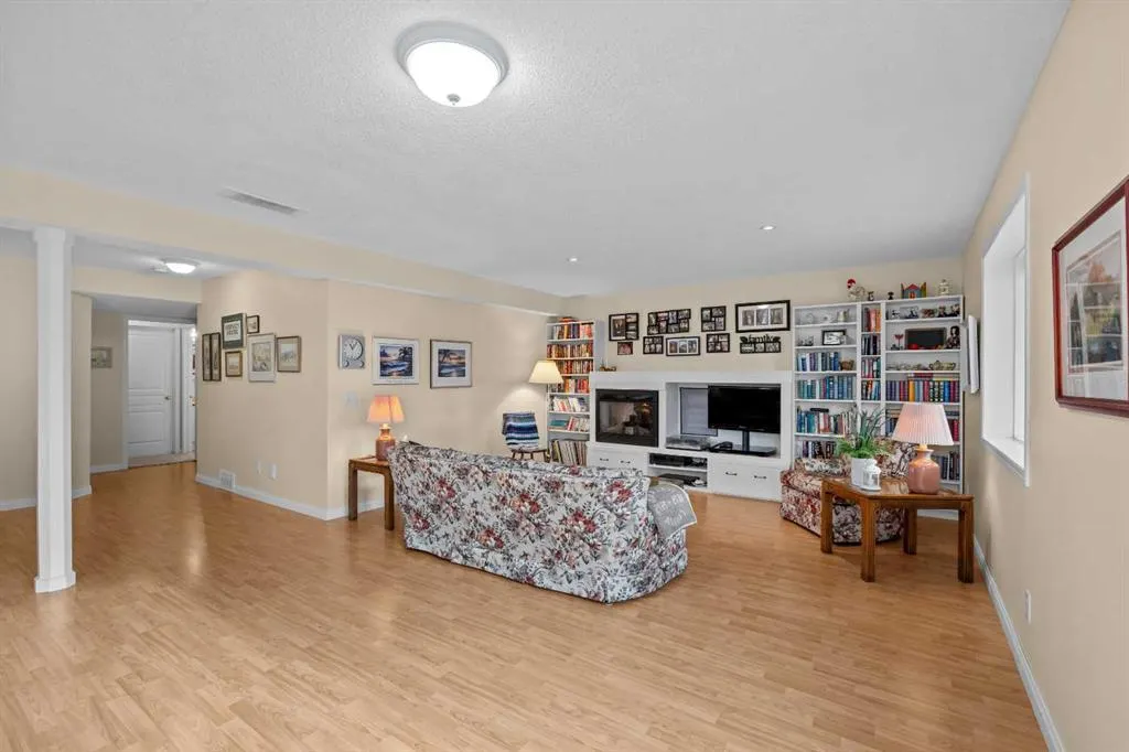 3 Tuscany Meadows Crescent NW