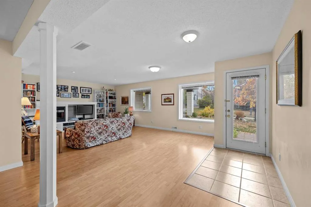 3 Tuscany Meadows Crescent NW