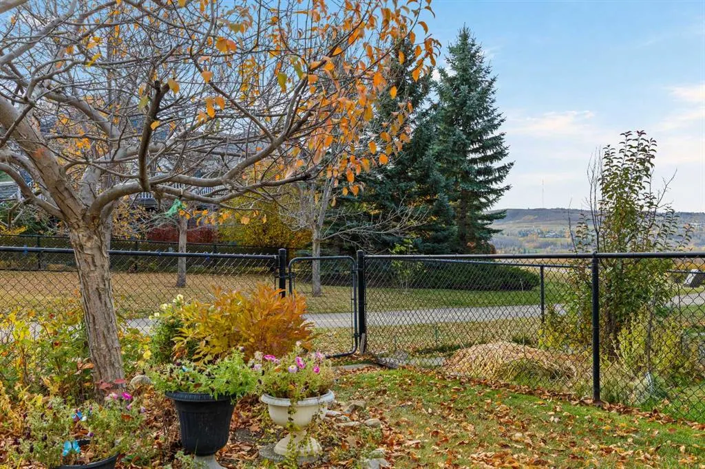 3 Tuscany Meadows Crescent NW