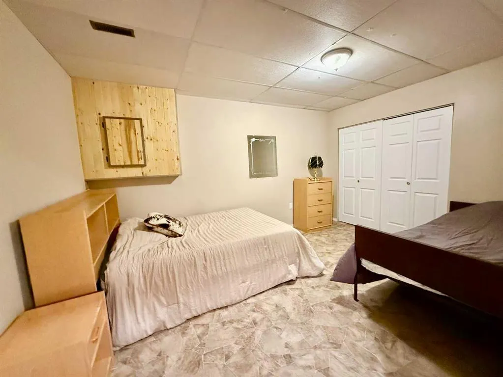 5224 52 Street