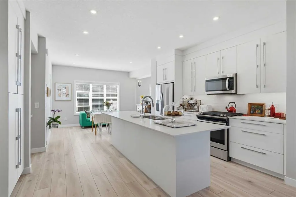 416 West Lakeview Drive
