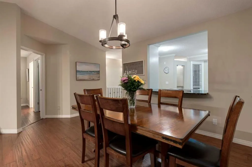 4 ARBOUR CLIFF Court NW