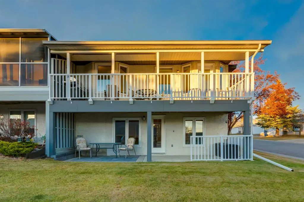4 ARBOUR CLIFF Court NW