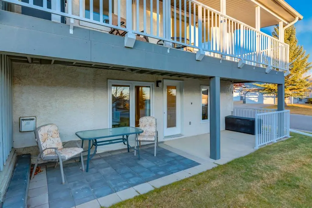 4 ARBOUR CLIFF Court NW