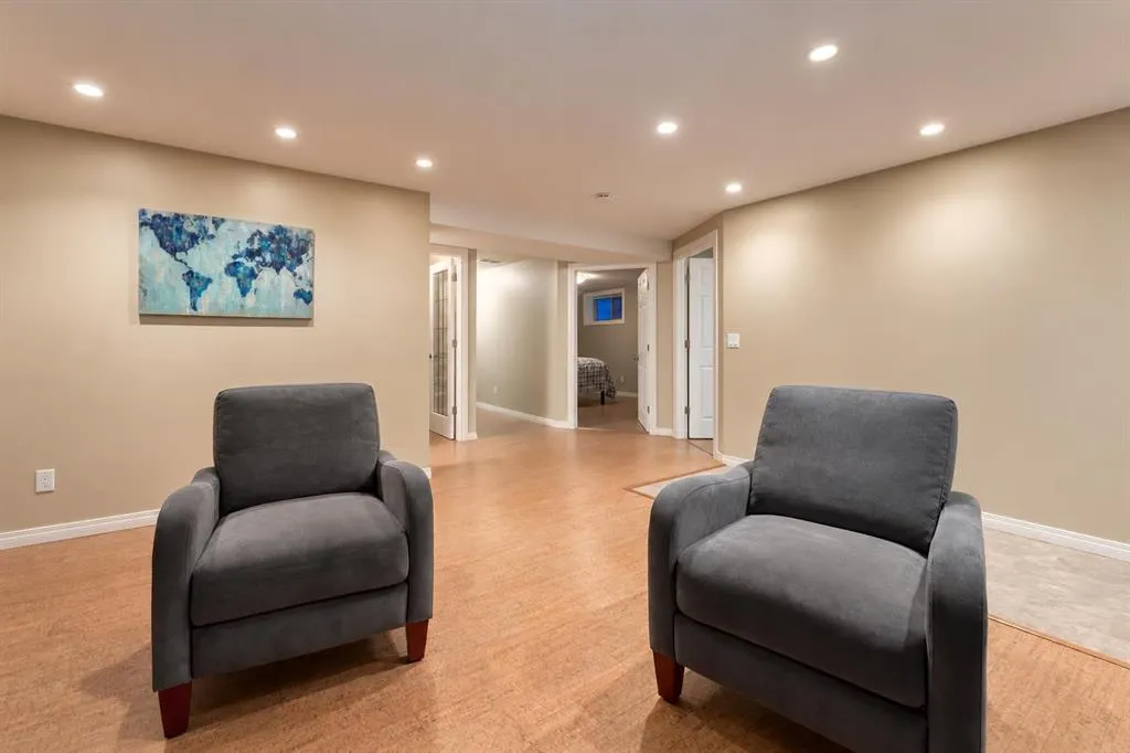 4 ARBOUR CLIFF Court NW