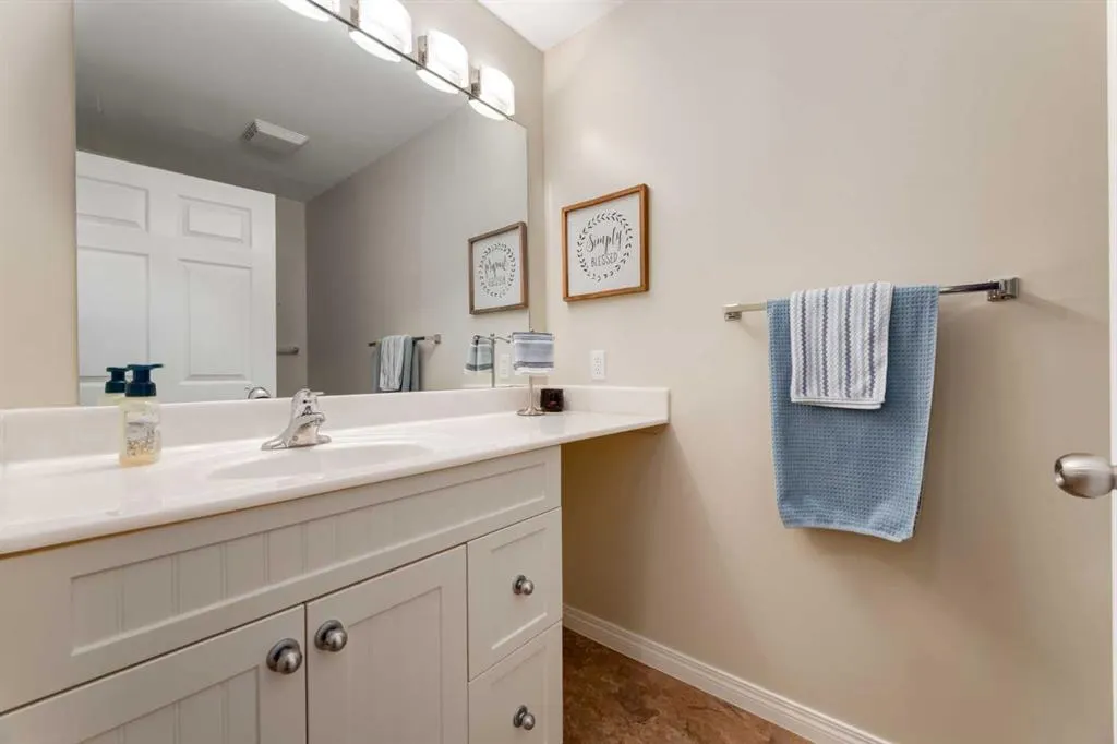 4 ARBOUR CLIFF Court NW