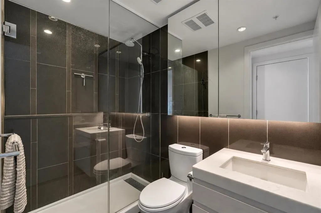 310 12 Avenue SW #1902