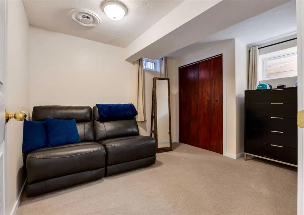 67 Alderwood Close SE