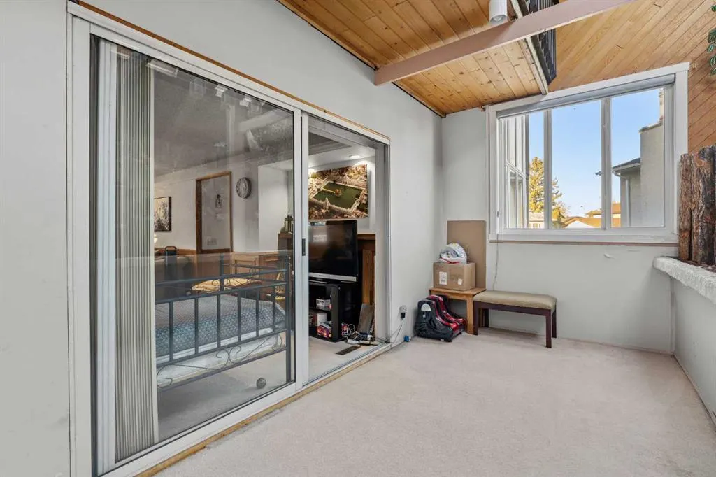 32 Castleglen Court NE