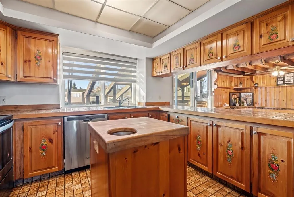 32 Castleglen Court NE