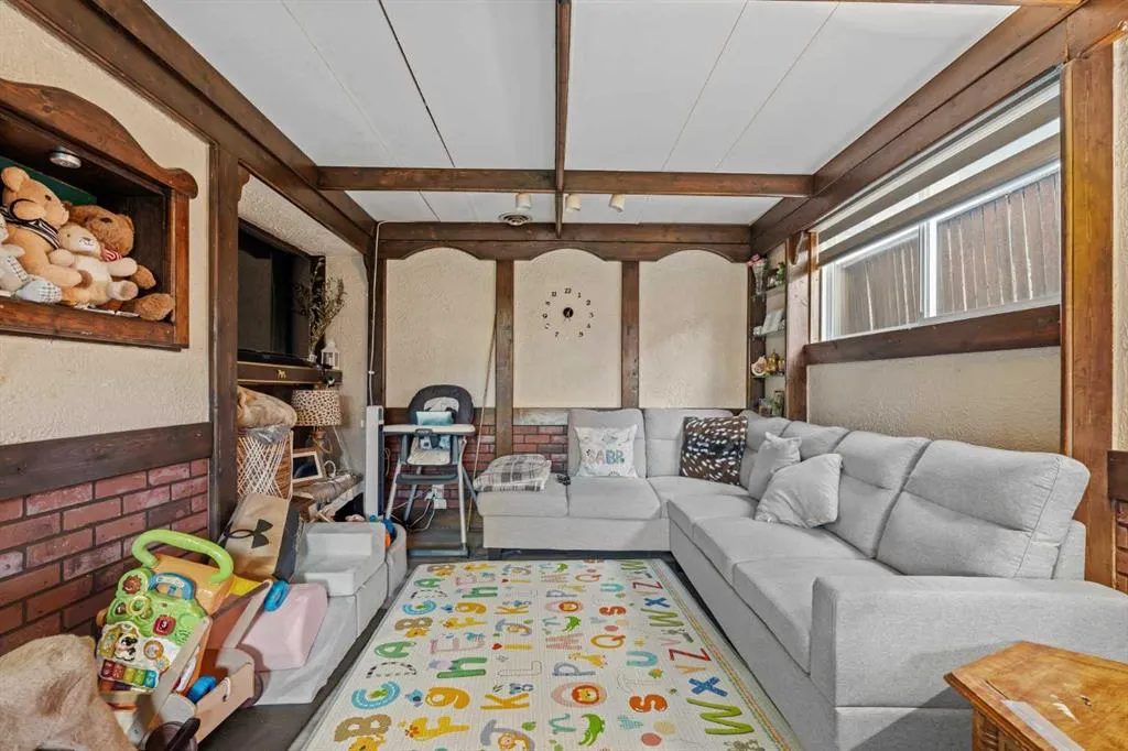 32 Castleglen Court NE