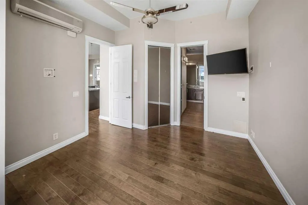 950 Centre Avenue NE #619
