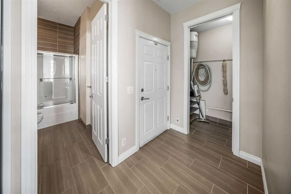 950 Centre Avenue NE #619