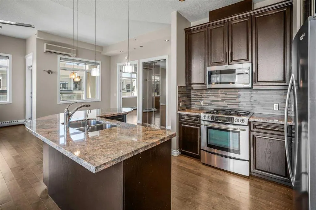950 Centre Avenue NE #619