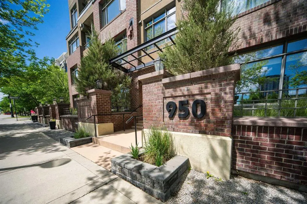 950 Centre Avenue NE #619